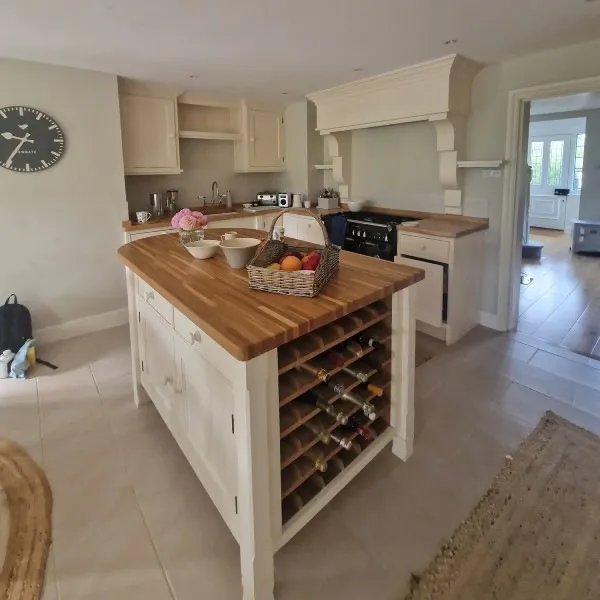 Forest green kitchen before respray