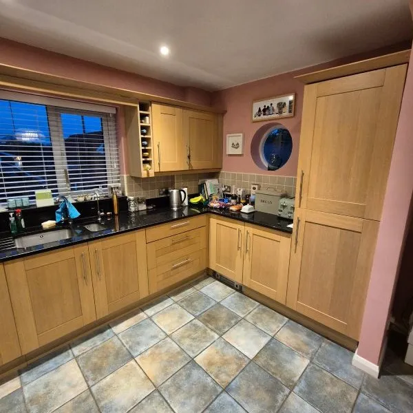 Lightwater kitchen before respray